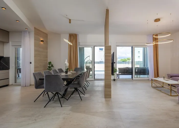 Roko Zadarvillas Нин